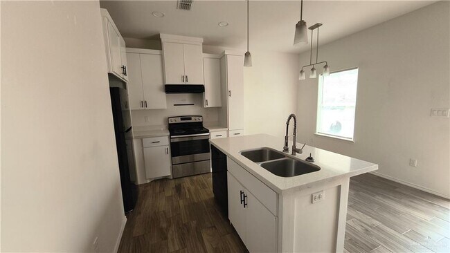 Building Photo - 16 S Indiana Ave