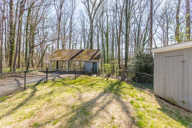 Building Photo - Spacious 3 bed 2 Bathroom House in Peace Haven Rd Winston-Salem