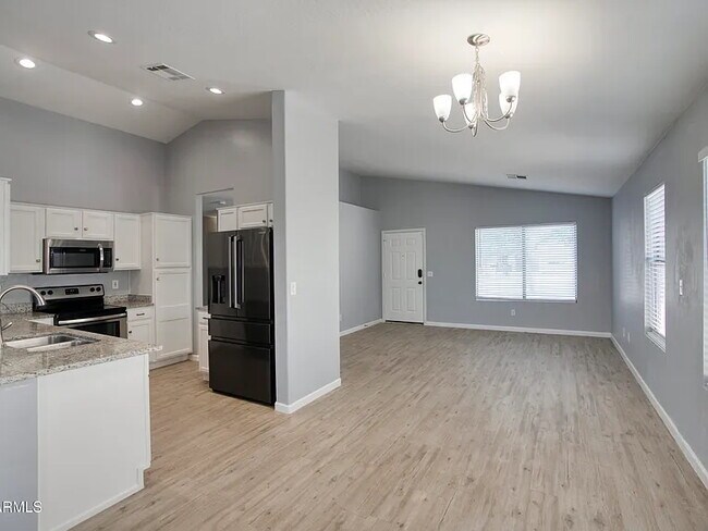 Building Photo - 15020 W Watson Ln