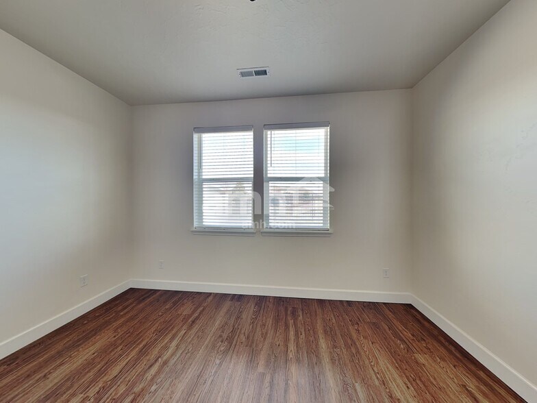 Building Photo - 378 E Sicily Dr