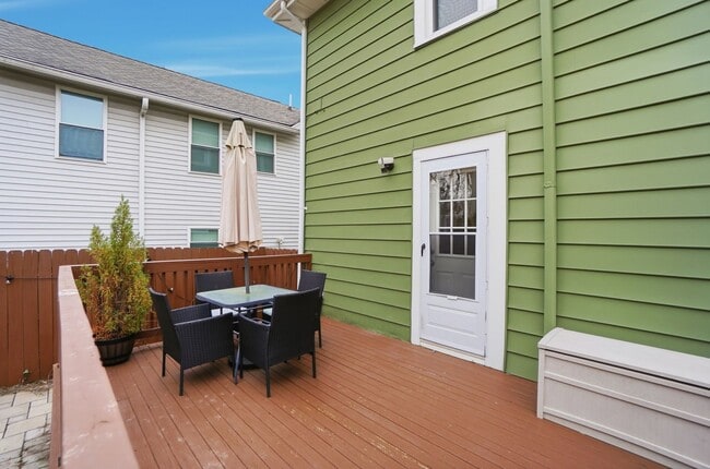 Building Photo - 2 Bed 2 Bath in Oakley!