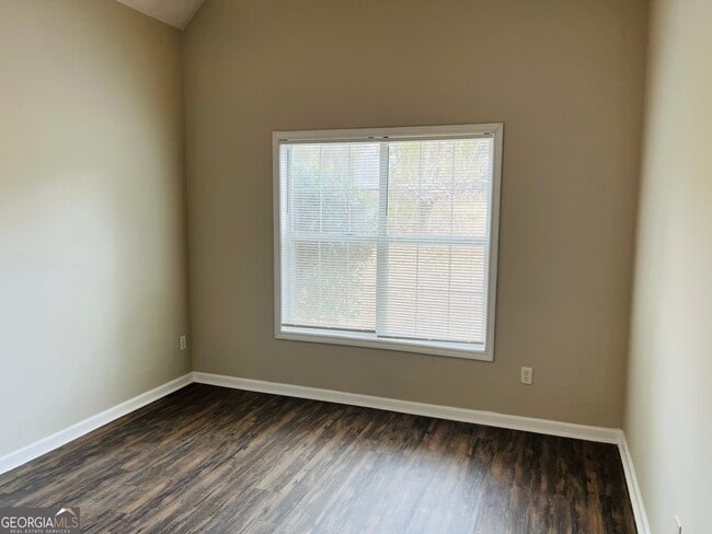 Building Photo - 50 Rock Mill Ct