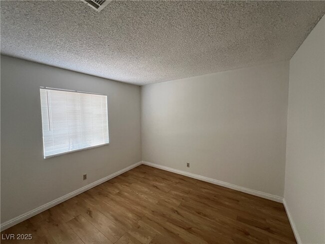Building Photo - 4940 Larkspur St
