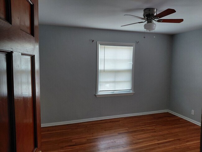Building Photo - 4 bedroom, 2 full bath bungalow near Cedar and Warrensville