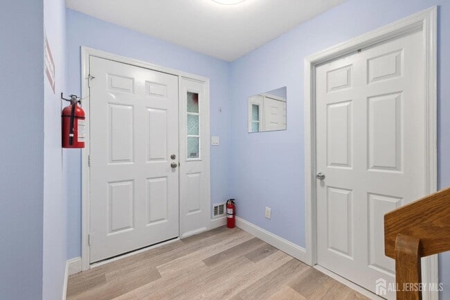 Building Photo - 1609 Mulberry Ct
