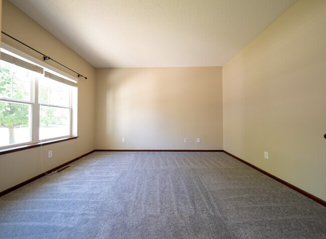 Building Photo - 16549 Dodd Ln