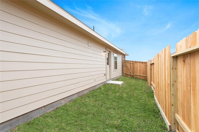Building Photo - 913 Oak Mist Ln