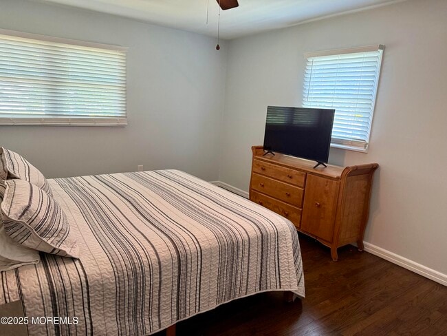 Building Photo - 484 Branchport Ave