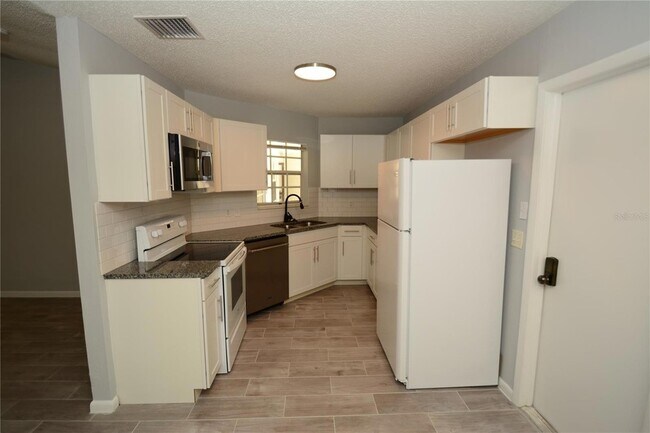 Building Photo - 107 Brunswick Ln