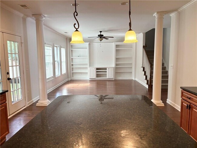 Building Photo - 204 Providence Ln