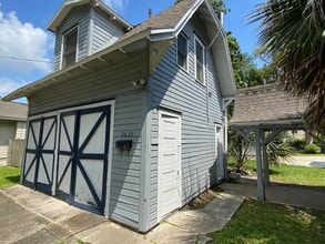 Building Photo - Cute studio for rent in the historic River...