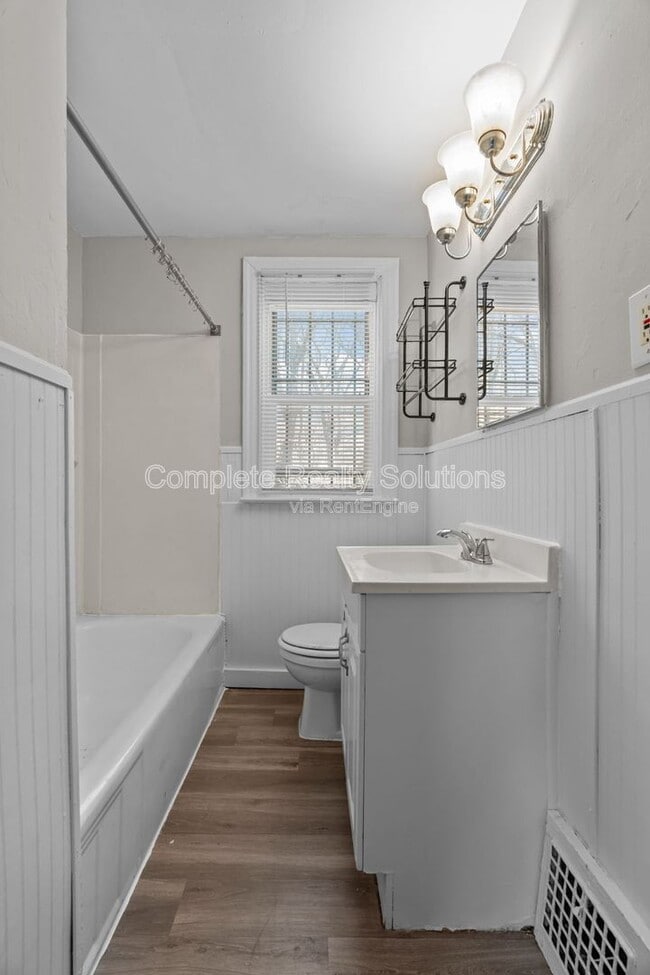 Building Photo - 4304 Springdale Ave