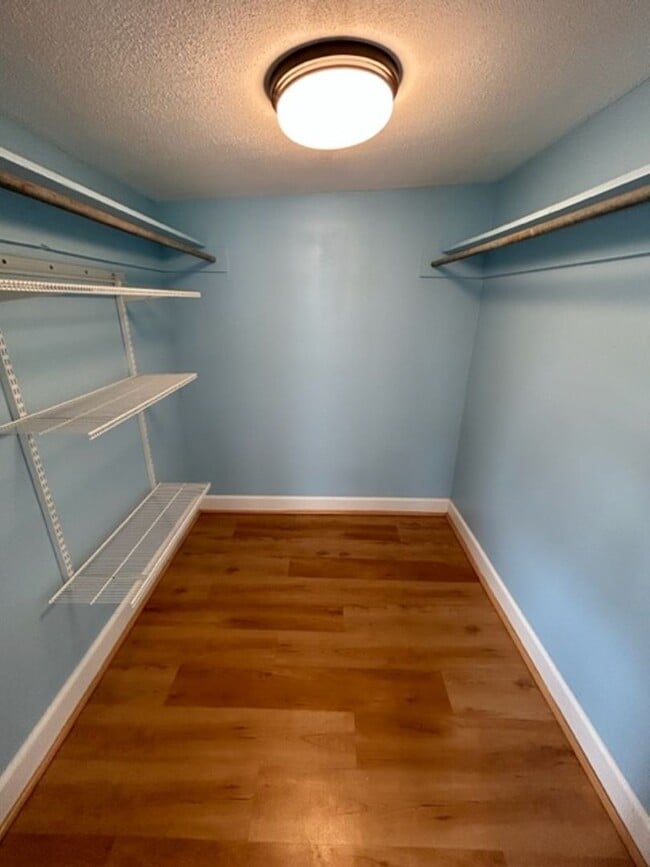 Building Photo - Available on 12/16/25, spacious 1570 sq ft, 3 Bedrooms, 2 Baths, 2 Car Garage Single-Family Home ...