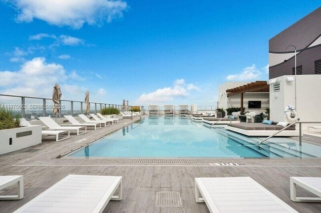 Building Photo - 1010 Brickell Ave