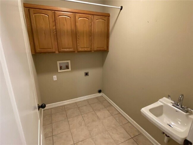 Building Photo - 4221 N Zion Valley Dr