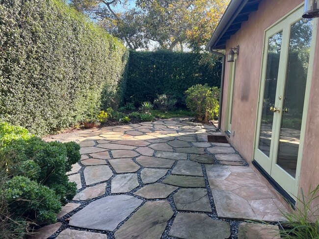 Building Photo - Private 3 Bedroom In Carpinteria