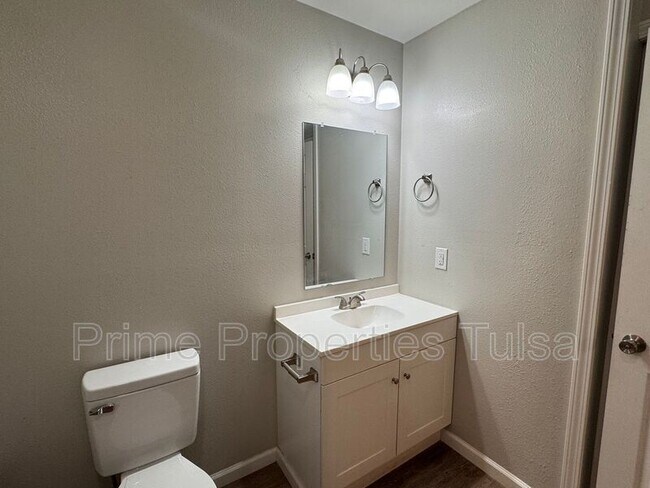 Building Photo - 4120 W 56th Pl