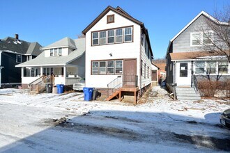 Building Photo - Spacious 4 Bed / 2 Bath Home – Minutes from Grand Casino Arena