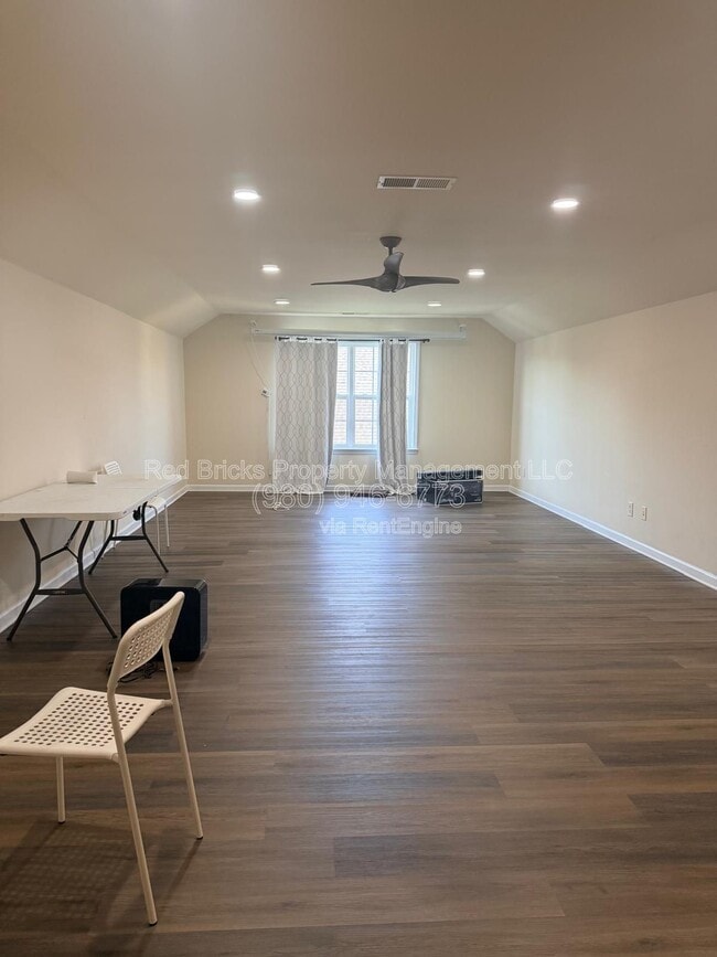 Building Photo - 7939 Heatherstone Dr