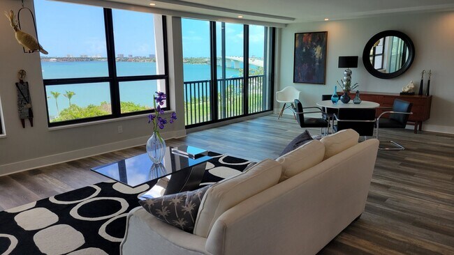 Building Photo - Annual or seasonal turnkey furnished renov...