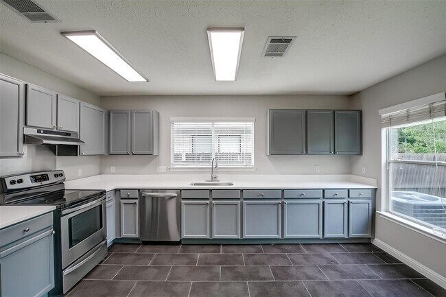 Building Photo - 2504 Byfield Dr