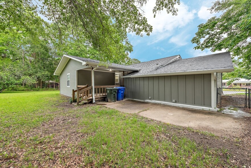 Building Photo - 128 Woods Dr