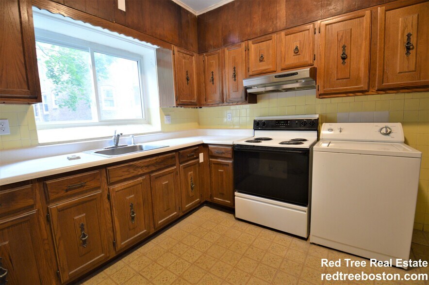 Building Photo - 141 Fuller St