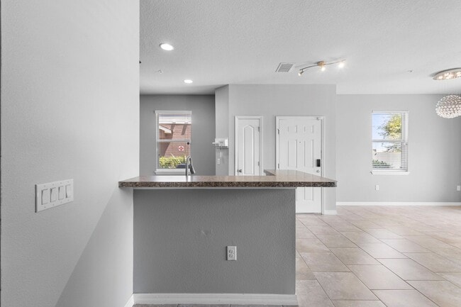 Building Photo - 6562 S Goldenrod Rd