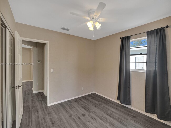Building Photo - 5701 Farragut St