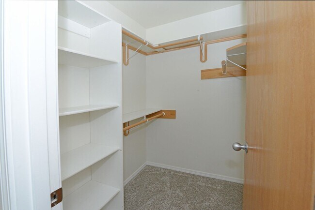 Building Photo - 264 Dailey Ave