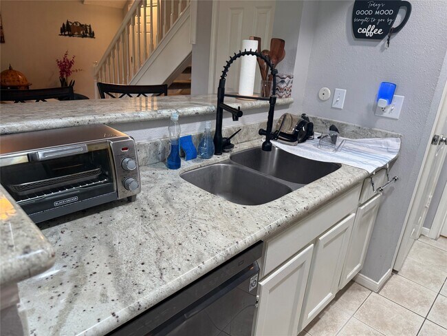 Building Photo - 2300 Old Spanish Trl