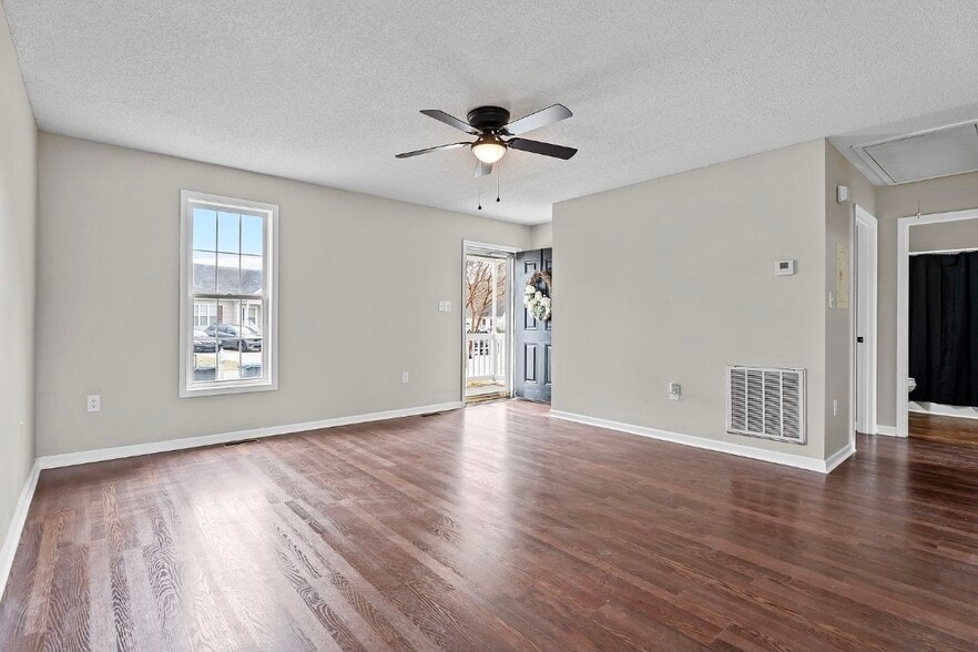 Building Photo - 109 Doves Mount Cir