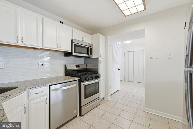 Building Photo - 5340 Holmes Run Pkwy