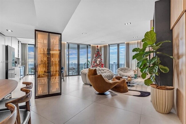 Building Photo - 20281 E Country Club Dr