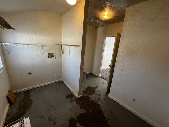 Building Photo - 3 bed 1 bath