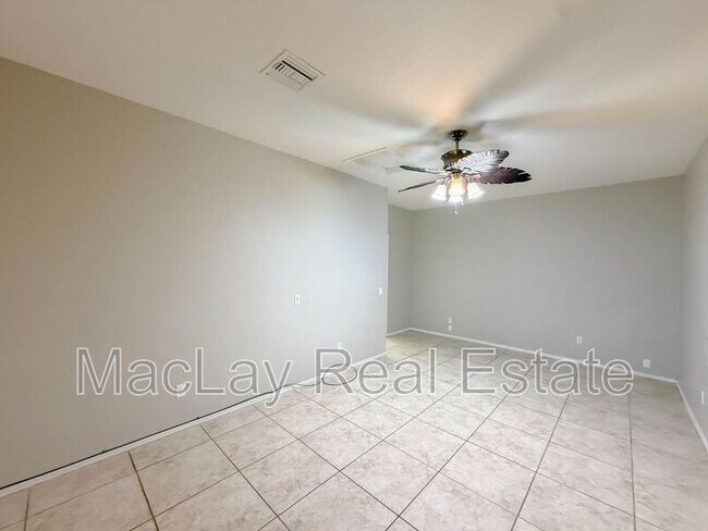 Building Photo - 203 W Cedar Dr