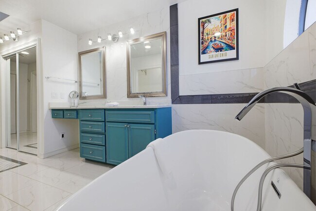 Building Photo - 2915 Quail Oak St