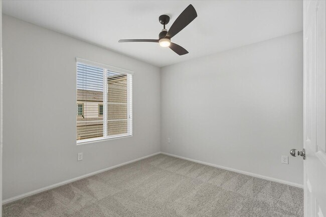 Building Photo - 1180 Heliodor Ave