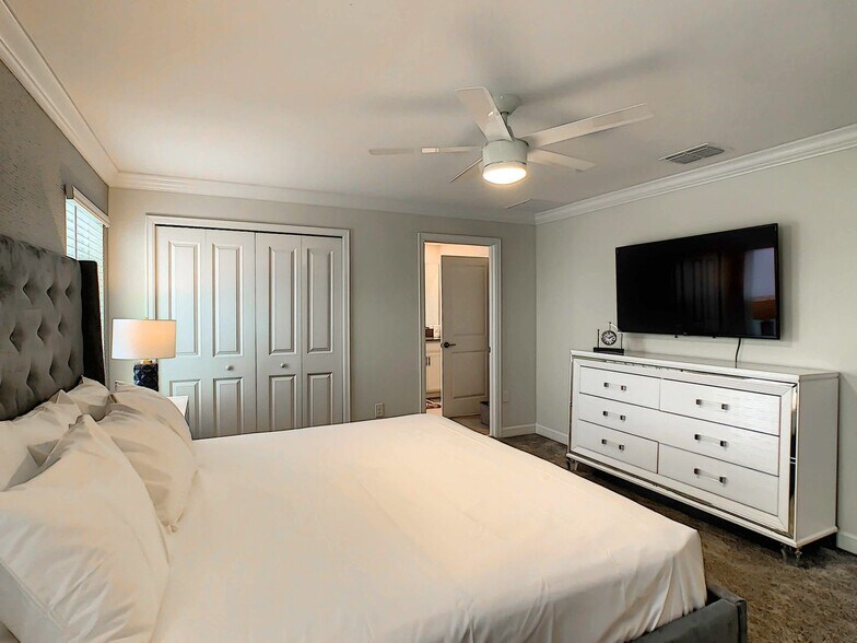 Building Photo - 2865 Simile St