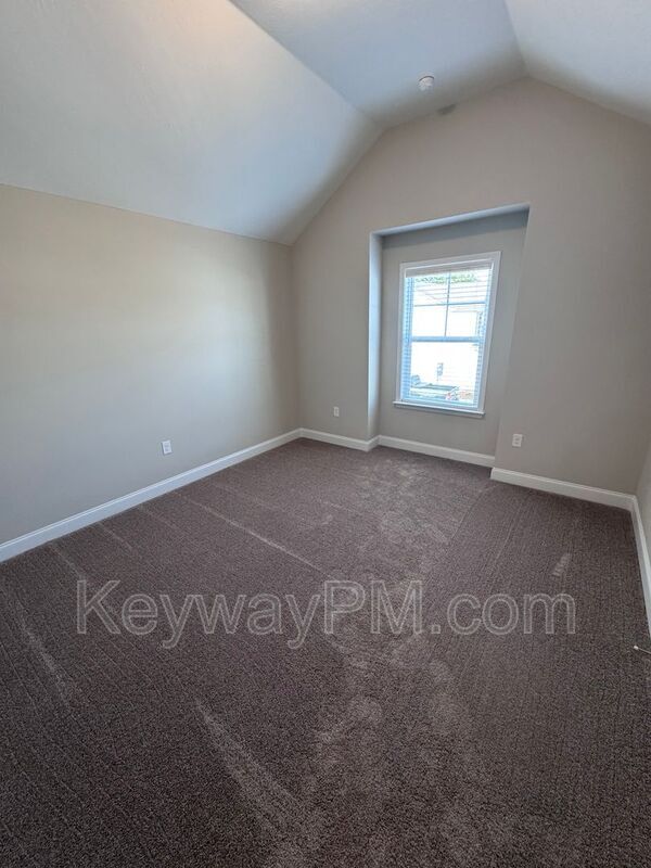 Building Photo - 587 Yuma Ln