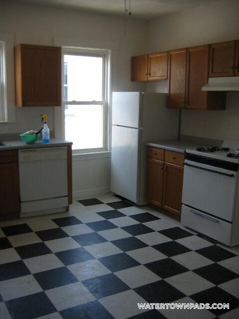 Building Photo - 53 Parker St