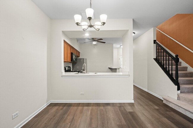Building Photo - 2-Bedroom Townhouse in Waukegan - Gurnee School District