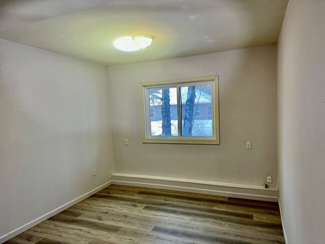 Building Photo - LIFE IS BETTER AT THE LAKE!