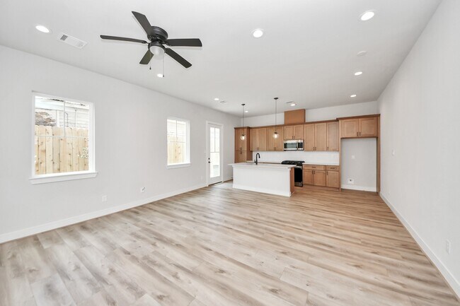 Building Photo - 6523 Tree Branch Dr