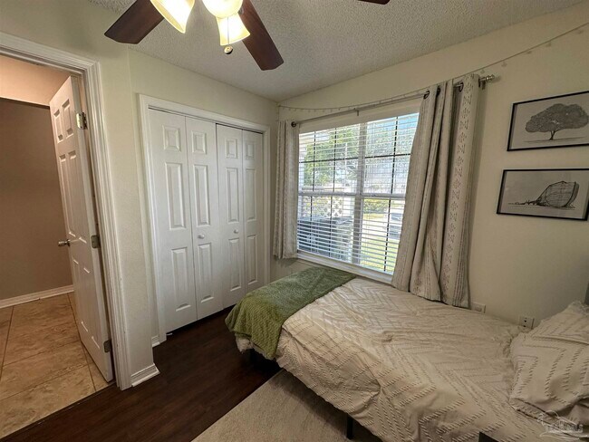 Building Photo - 303 Loveland Cir