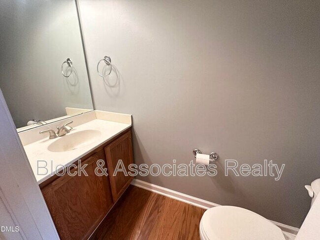 Building Photo - 27 Great View Ct