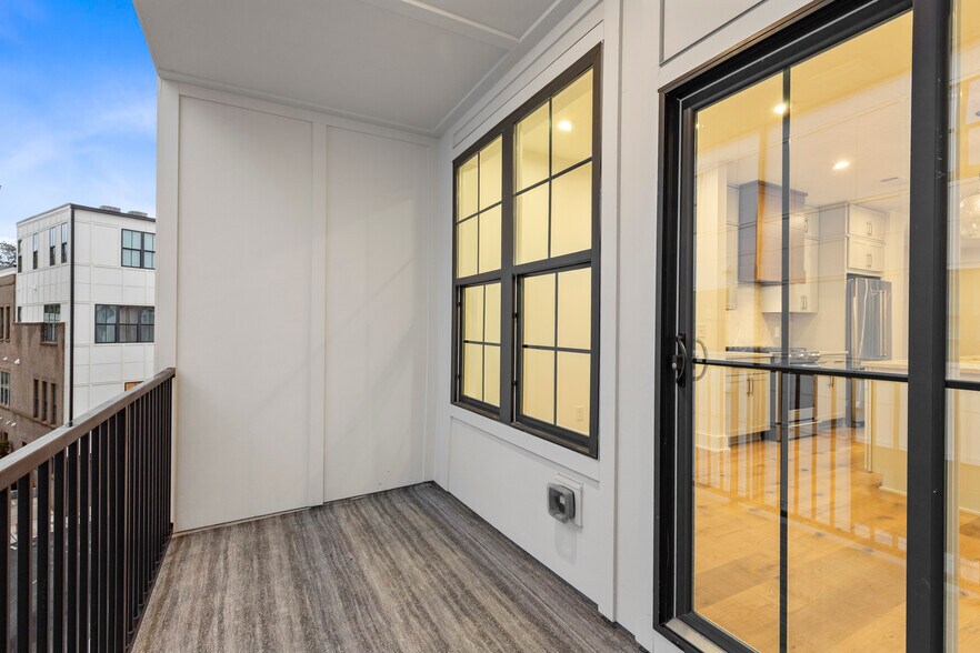 Building Photo - 201 New St