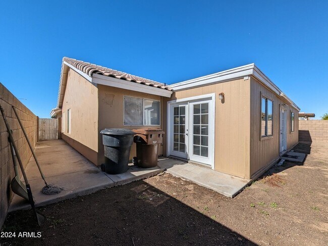 Building Photo - 11941 N 69th Ave