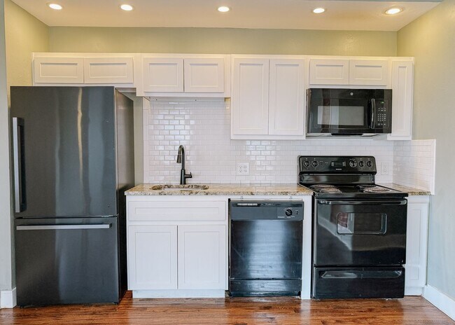 Building Photo - $500 OFF FIRST MONTHS RENT | Duplex in OKC!