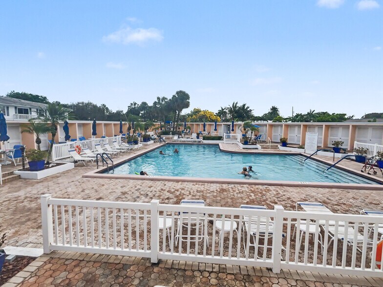 Building Photo - 2270 NE 68th St